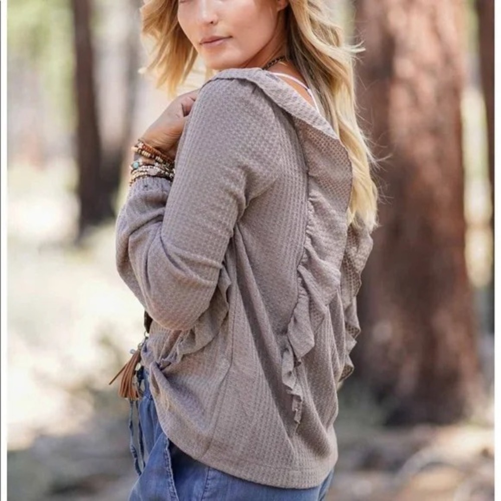 In Loom Taupe Waffle Knit Ruffle Long Sleeve Top Size M - Picture 3 of 10